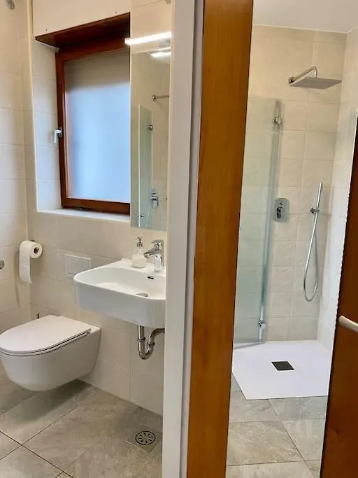 Spacious Apt In A Quiet Neighbourhood + Private Parking Ljubljana 0*,
