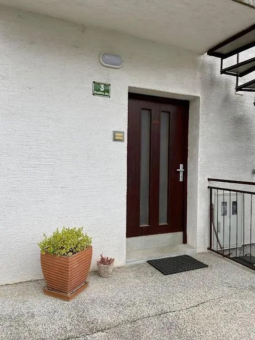 Spacious Apt In A Quiet Neighbourhood + Private Parking Ljubljana Slovenia