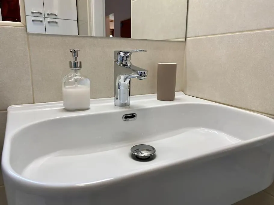 Spacious Apt In A Quiet Neighbourhood + Private Parking Ljubljana